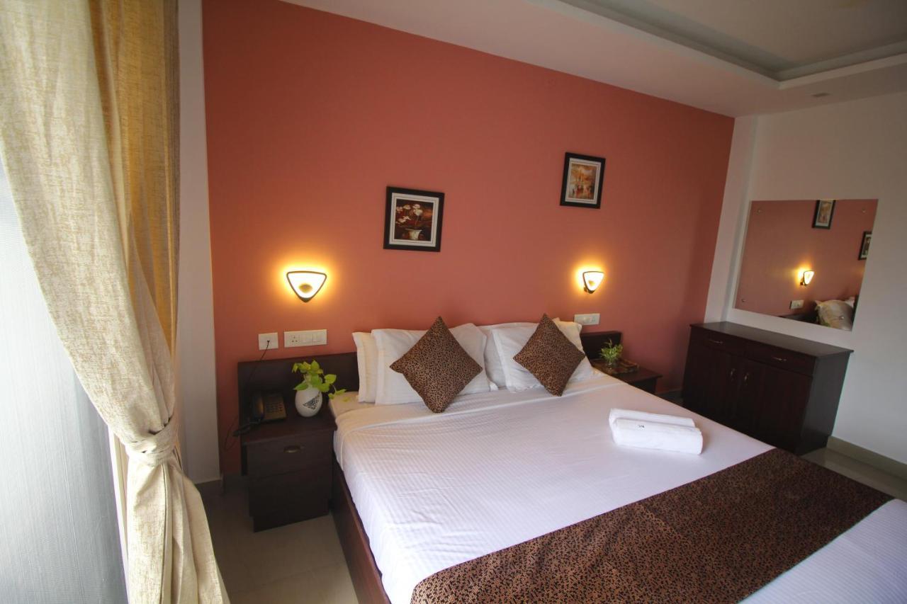 North Centre Hotel Kochi Exterior foto