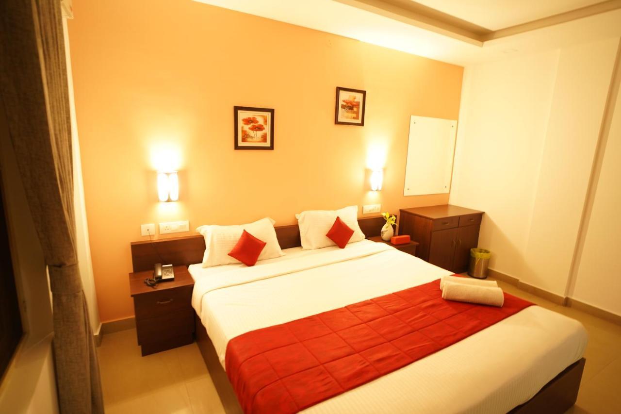 North Centre Hotel Kochi Exterior foto