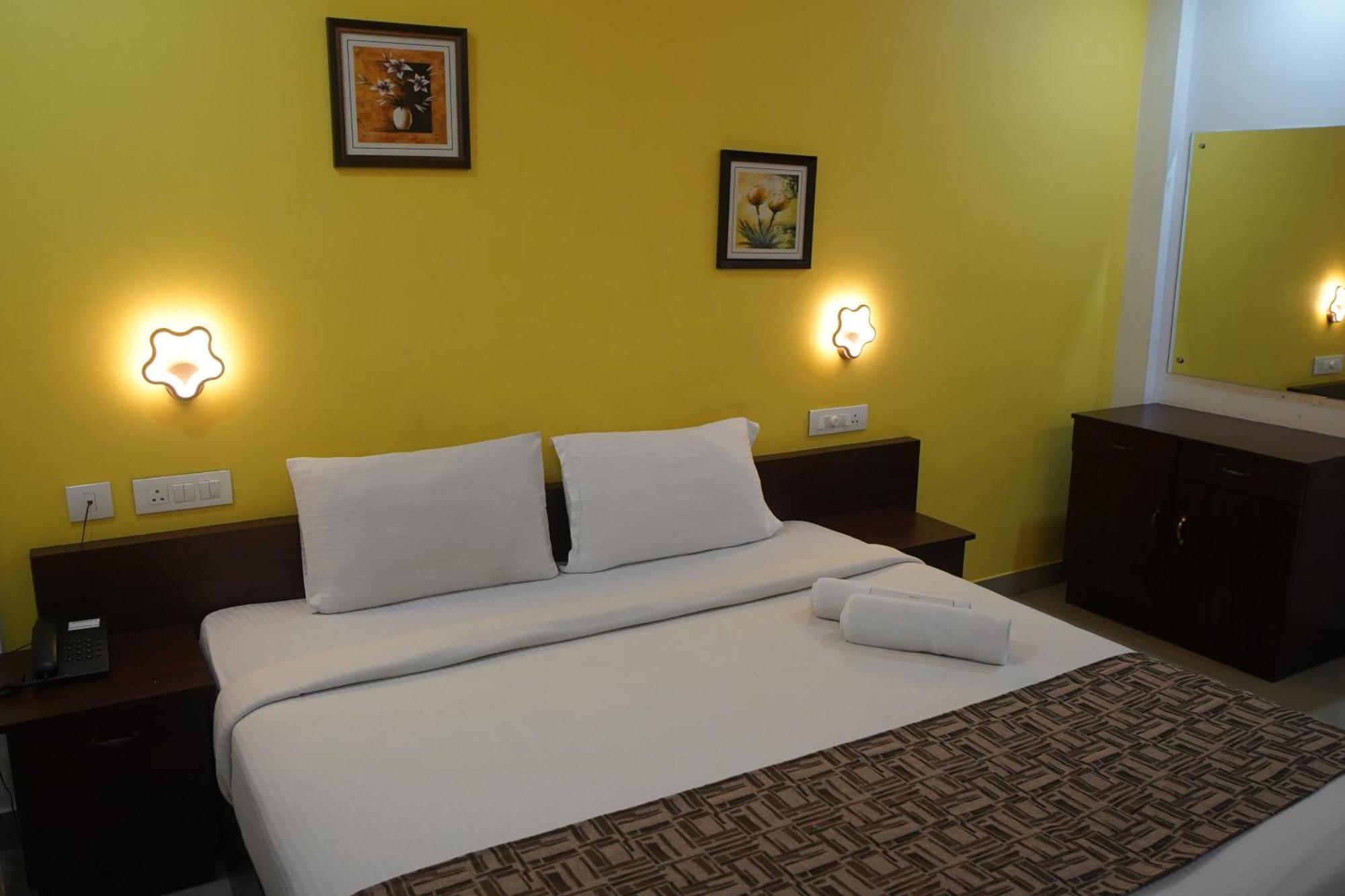 North Centre Hotel Kochi Exterior foto